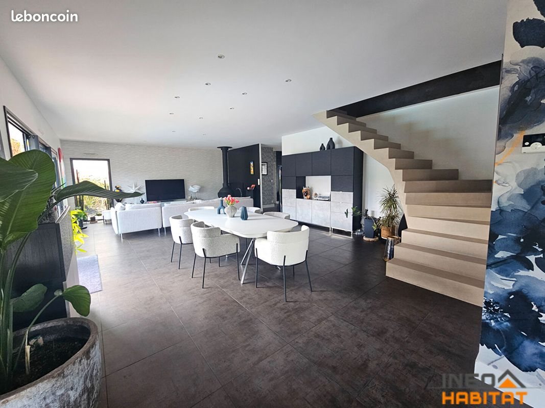 Maison à vendre, 226m², La Mézière