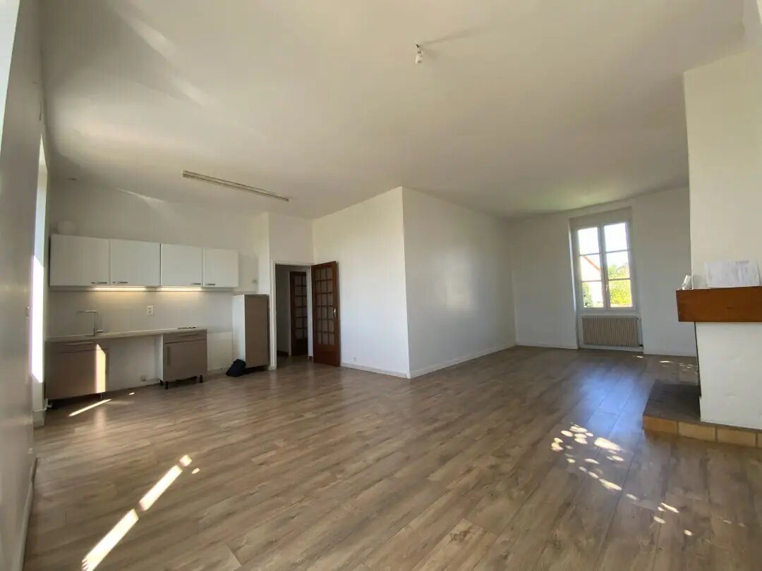 Appartement à louer, 112m², Buxy