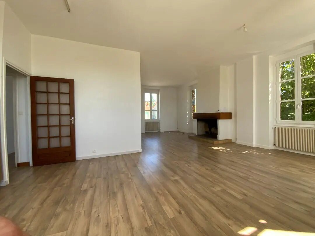 Appartement à louer, 112m², Buxy