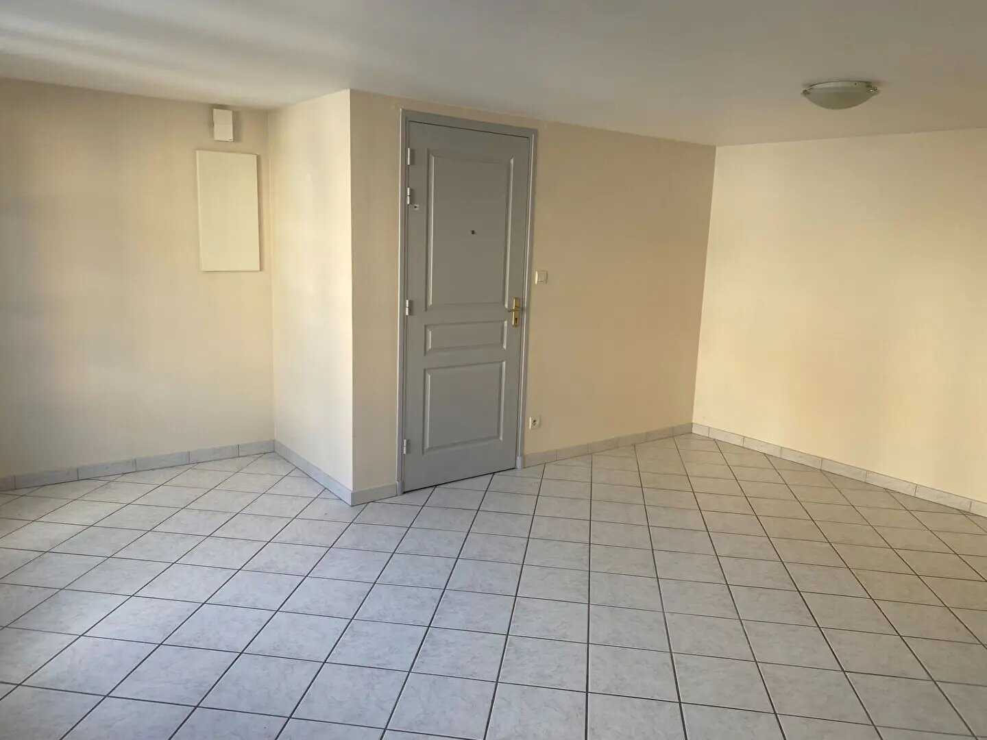 Appartement à louer, 70m², Laroquebrou