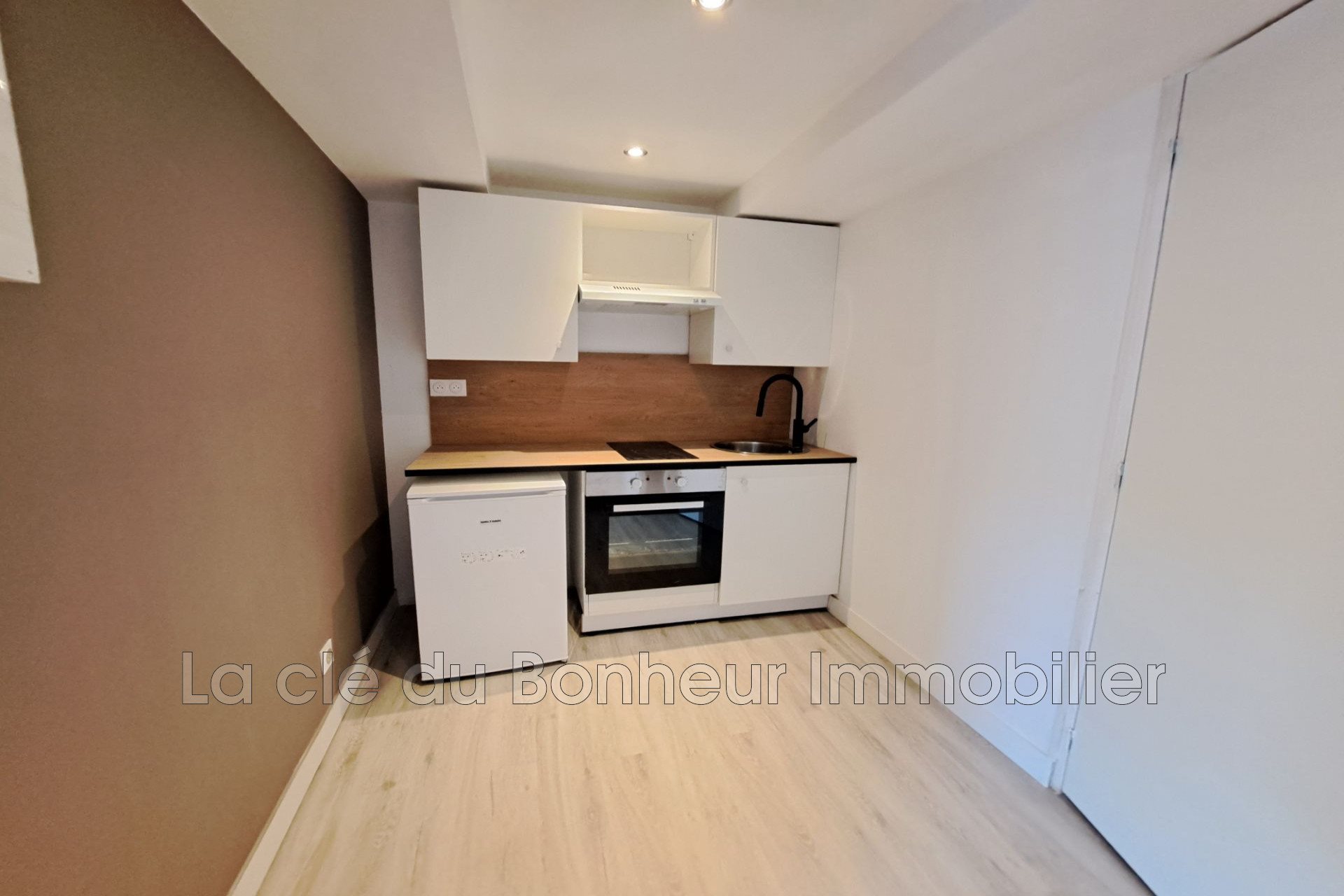 Appartement à louer, 30m², Allemagne-en-Provence