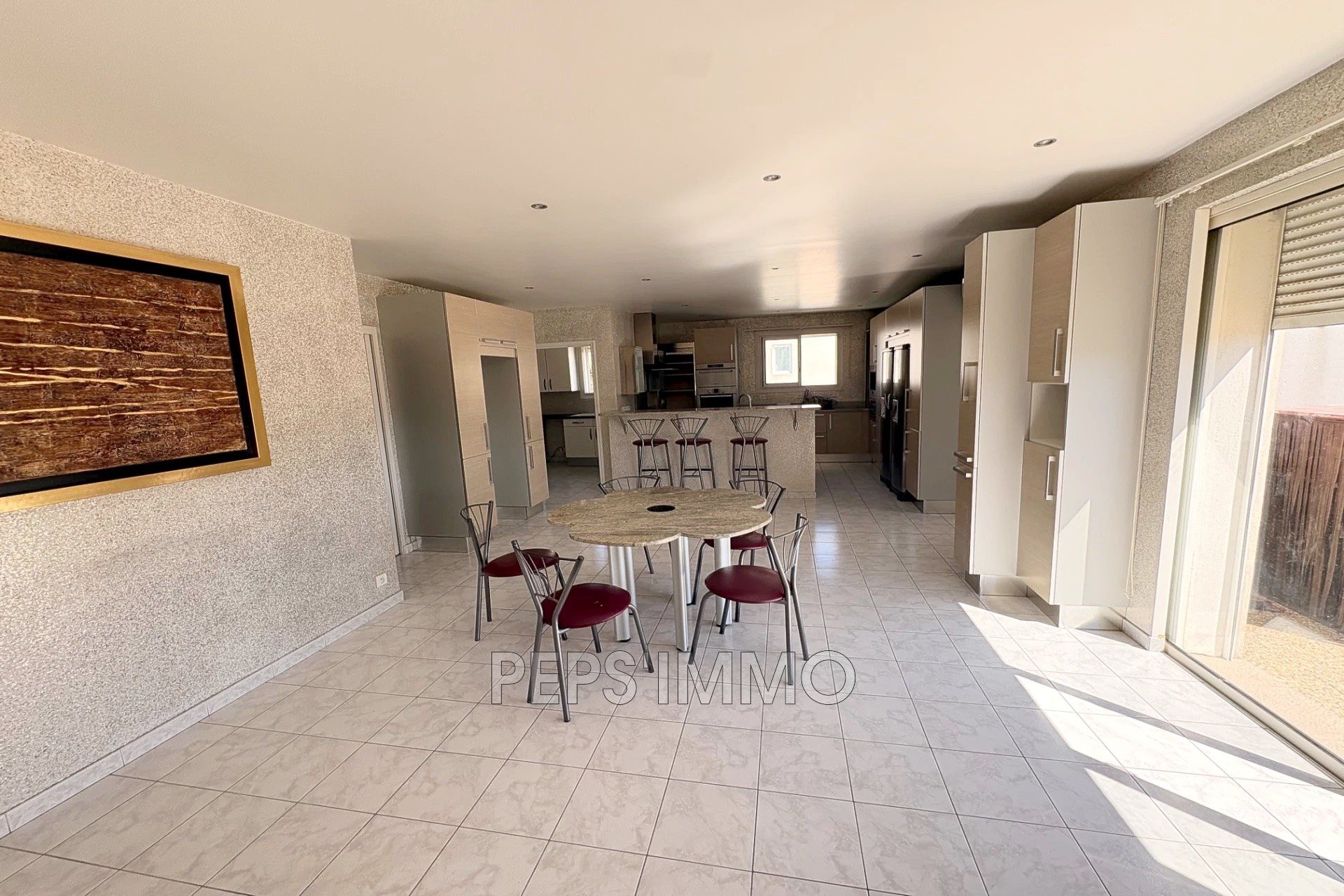 Appartement à louer, 128m², Saint-Mitre-les-Remparts