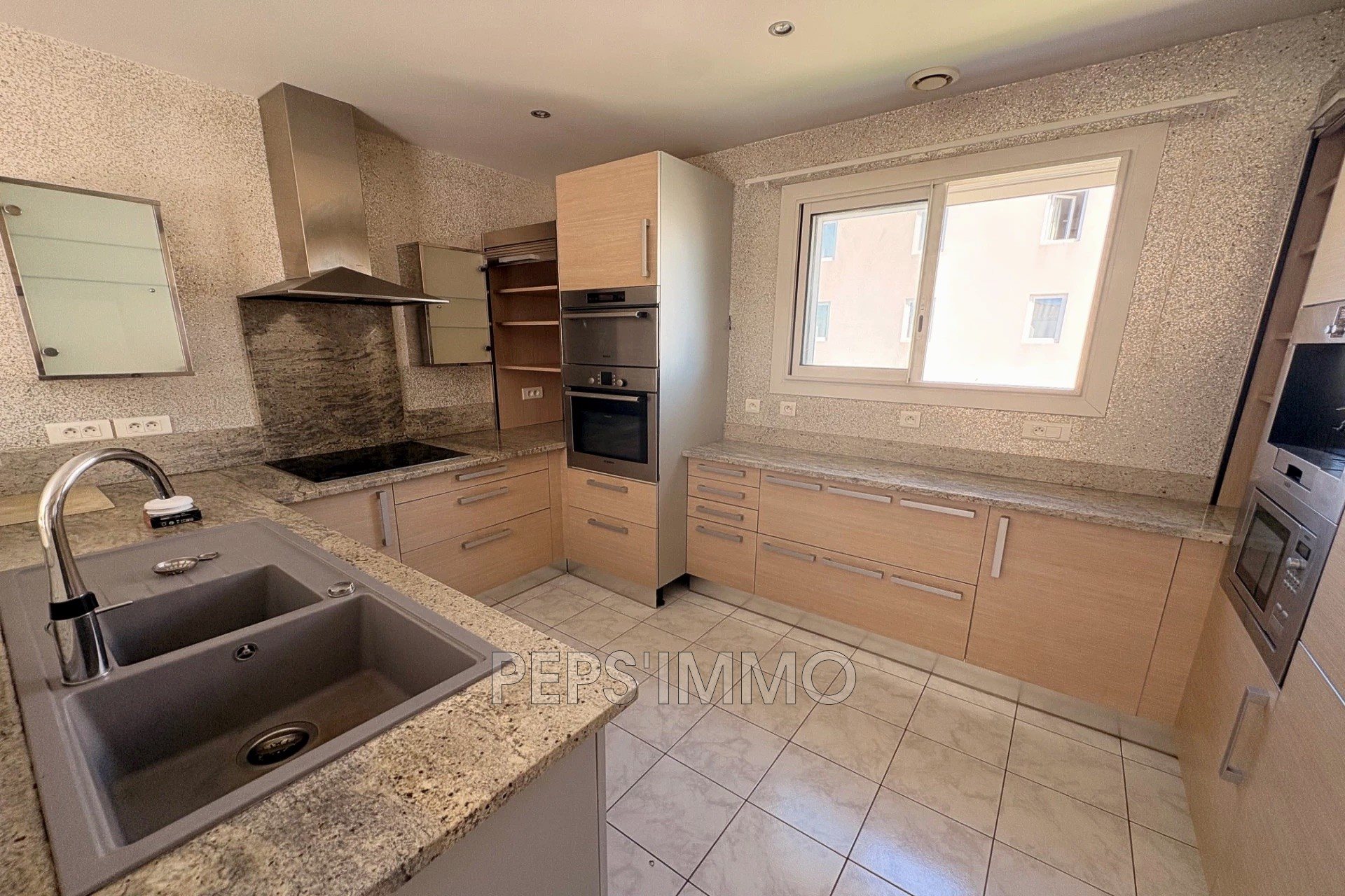 Appartement à louer, 128m², Saint-Mitre-les-Remparts