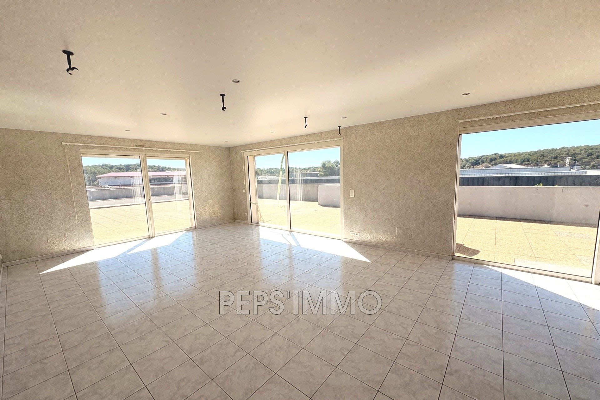 Appartement à louer, 128m², Saint-Mitre-les-Remparts
