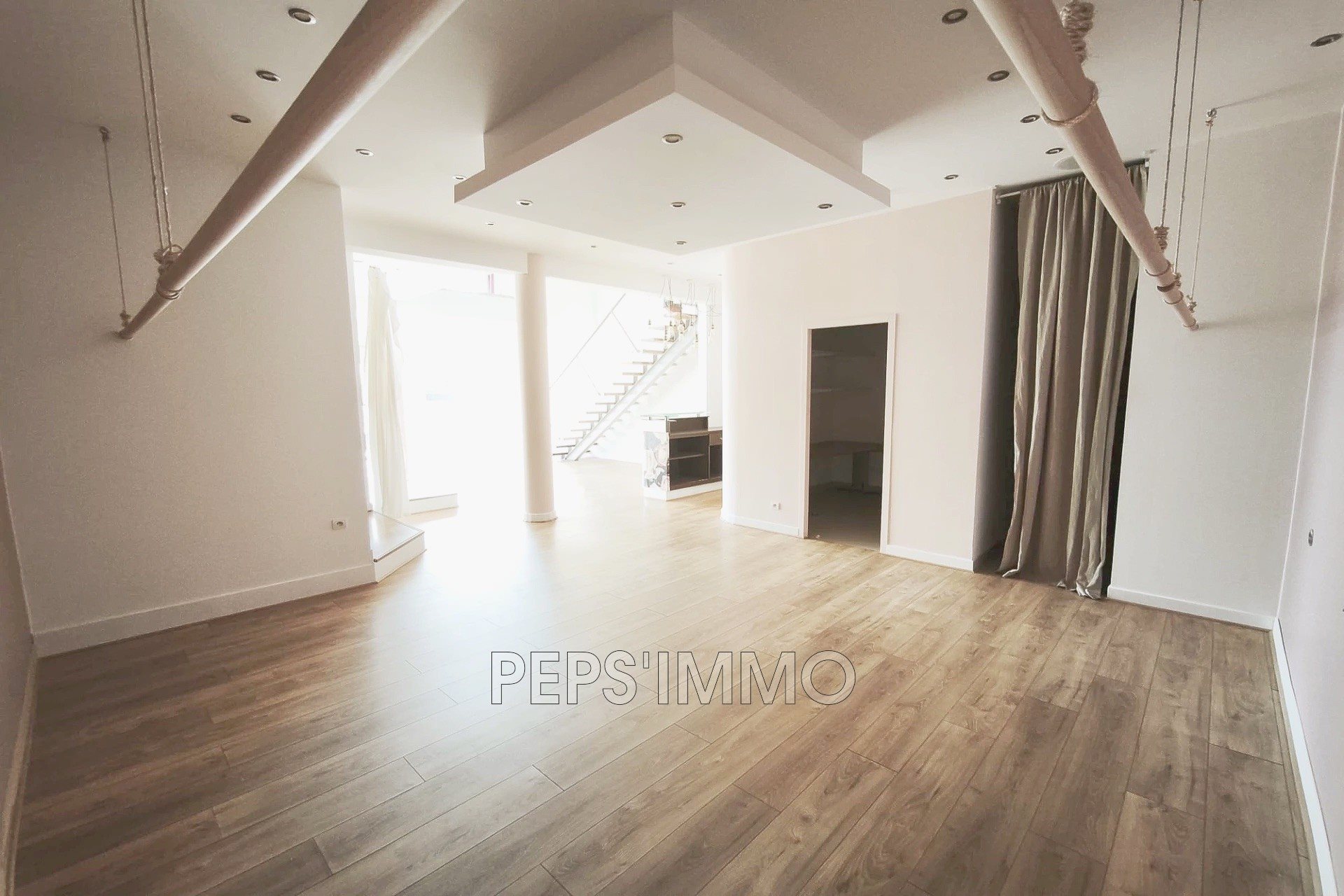 Maison à louer, 150m², Saint-Mitre-les-Remparts