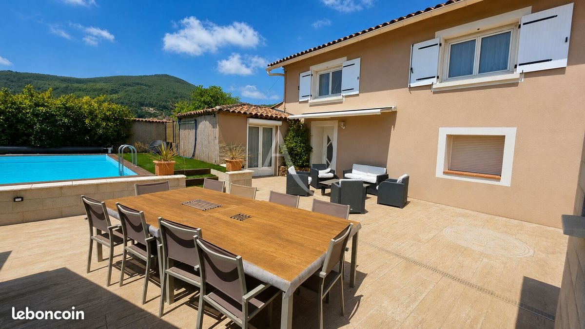 Maison à vendre, 158m², Cuers