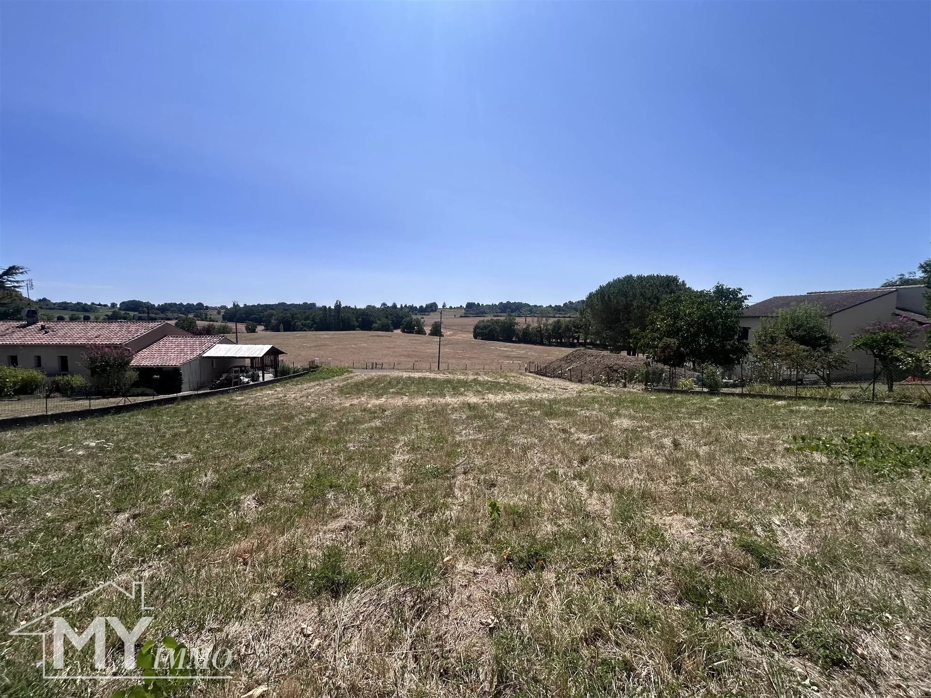 SAINT MÉARD DE GURÇON - Buildable land of 1,370 m² - Vue 2