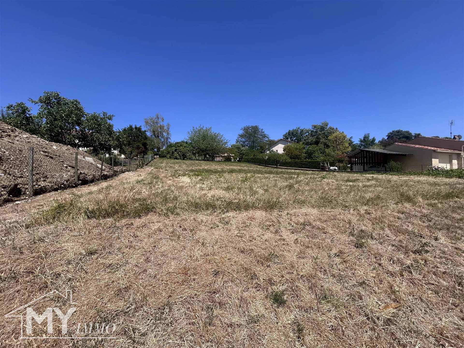 SAINT MÉARD DE GURÇON - Buildable land of 1,370 m² - Vue 3