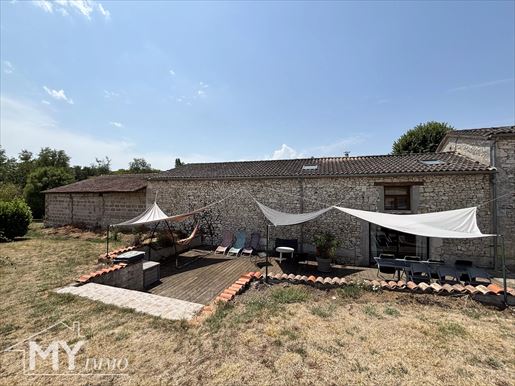 11 pièces 382 m² · à La Roquille · 382 m² · 365 000 €