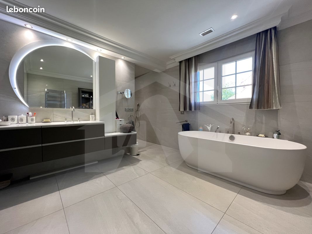 Maison à vendre, 369m², Brié-et-Angonnes