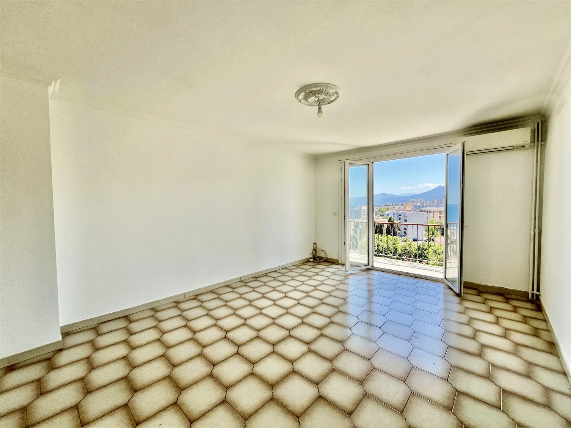 Appartement à louer, 68m², Bastia