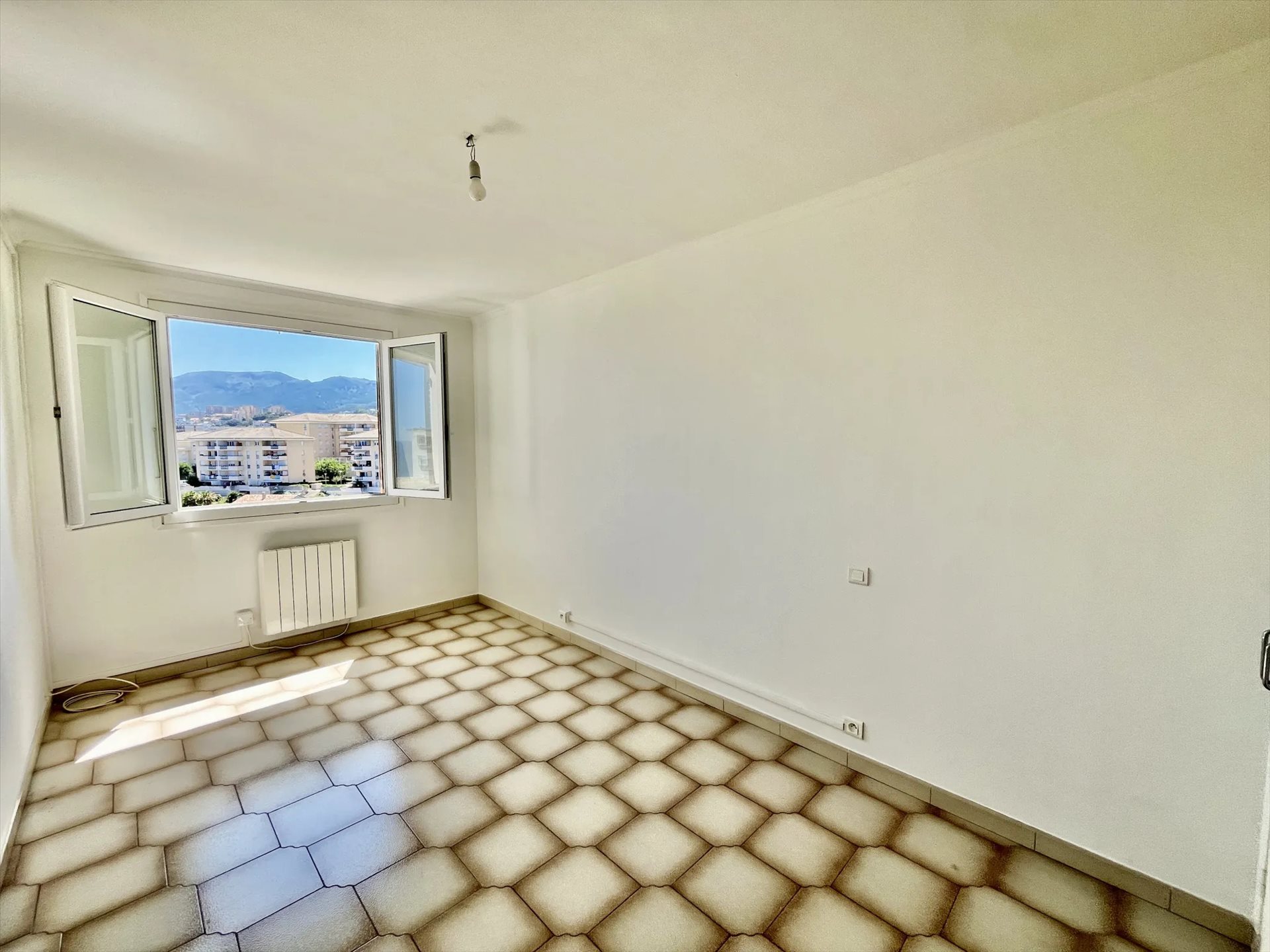 Appartement à louer, 68m², Bastia