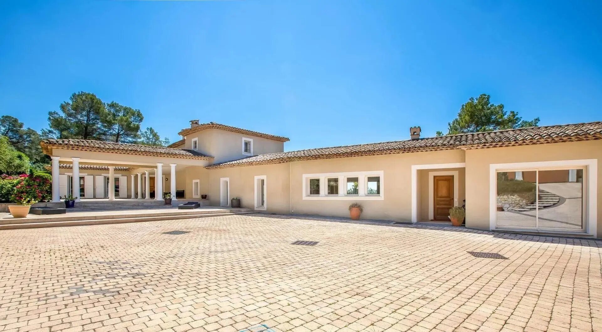 Maison à louer, 607m², Le Rouret