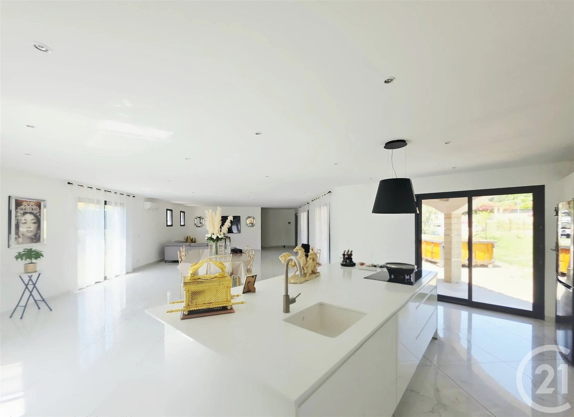 Maison à vendre, 141m², Saint-Mitre-les-Remparts
