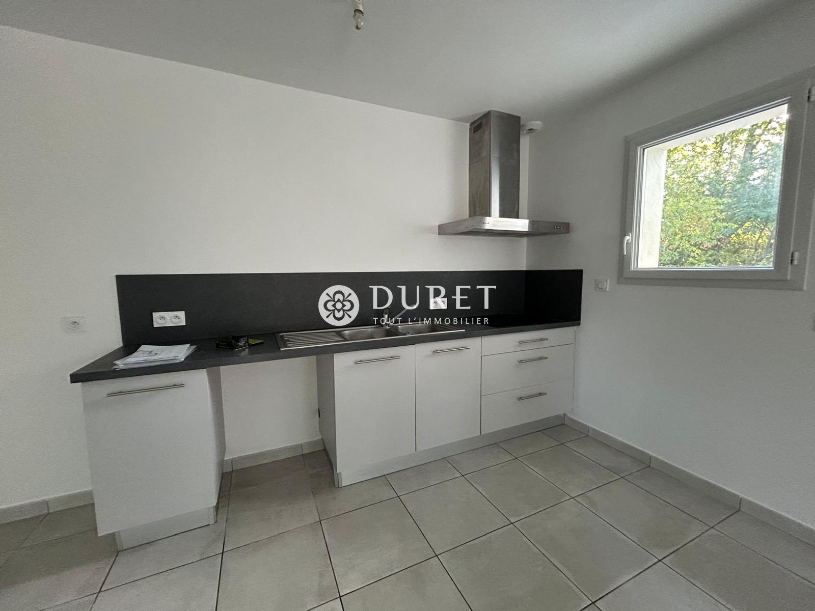 Maison à louer, 71m², Nesmy