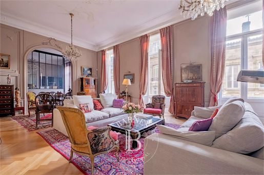 Appartement 7 pièces 218 m² · à Bordeaux · 218 m² · 1 300 000 €