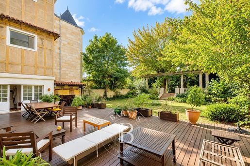 Appartement 10 pièces 254 m² · à Bordeaux · 254 m² · 1 149 000 €
