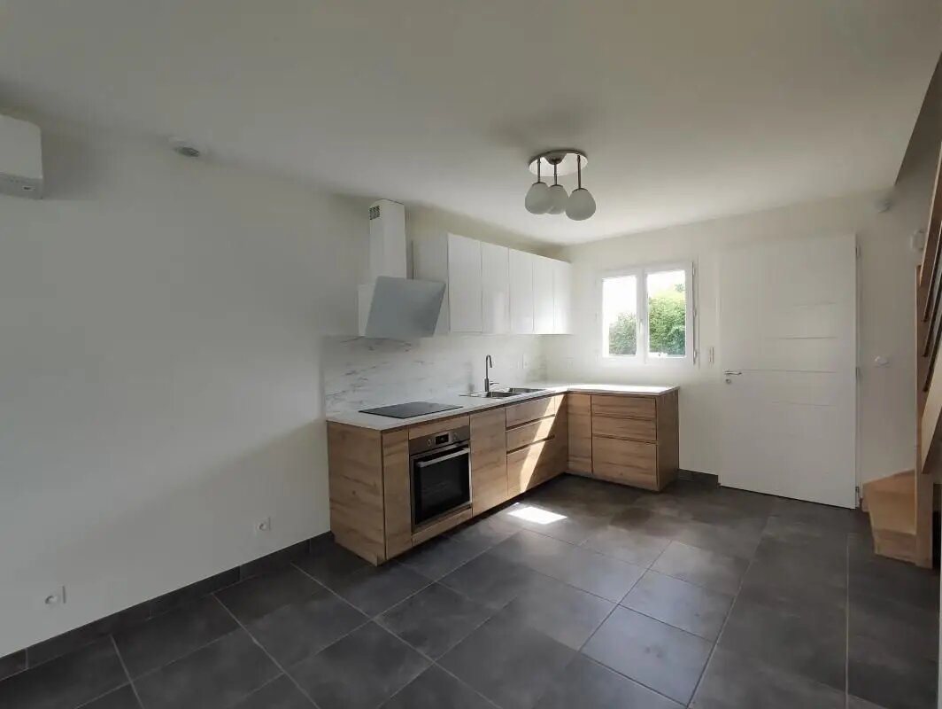 Maison à louer, 86m², Campsas