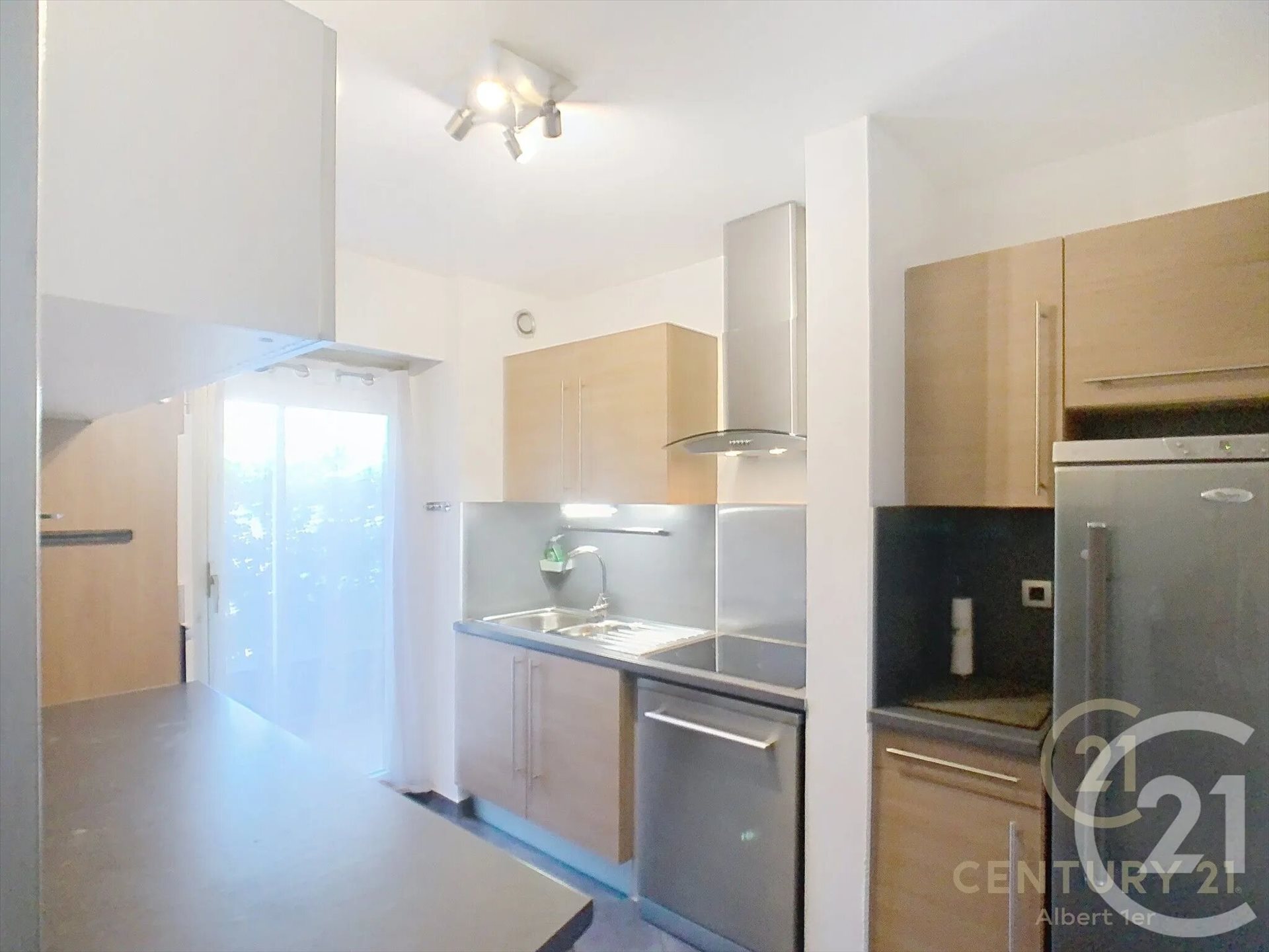 Appartement à louer, 74m², Vallauris