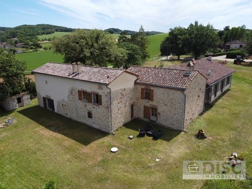 Maison 5 pièces 360 m² · à Saint-Michel-de-Vax · 360 m² · 275 000 €