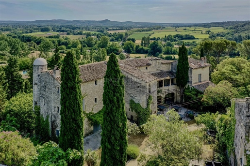 Maison 16 pièces 1000 m² · à Uzès · 1 000 m² · 3 250 000 €