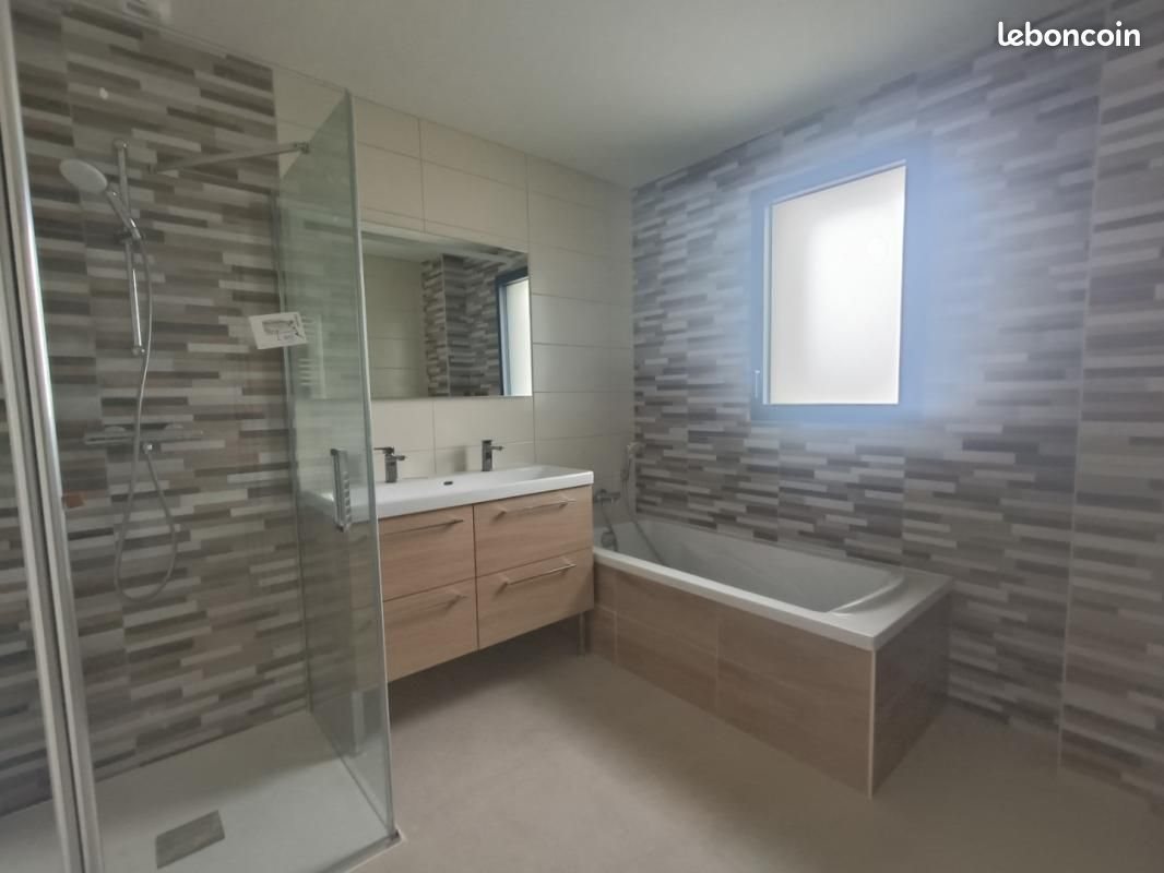 Maison à louer, 104m², Plougoumelen
