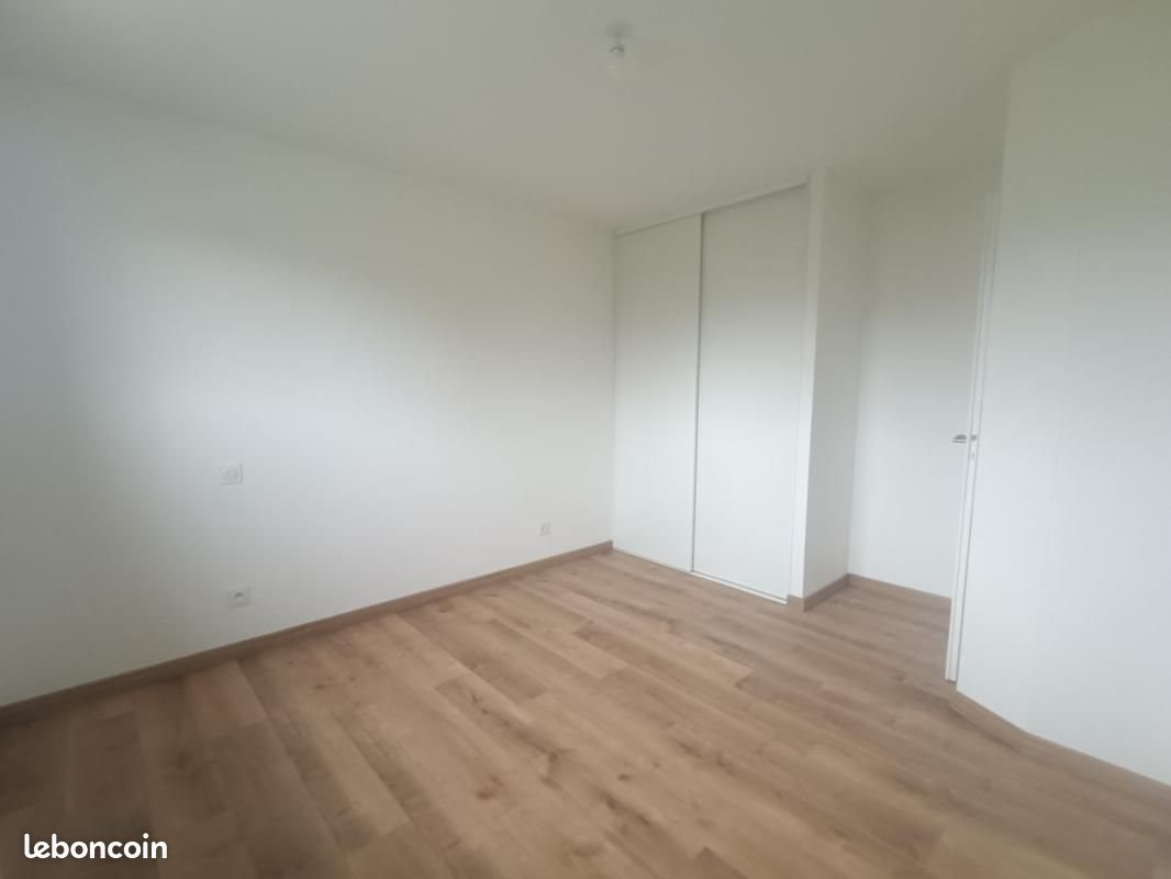 Maison à louer, 104m², Plougoumelen