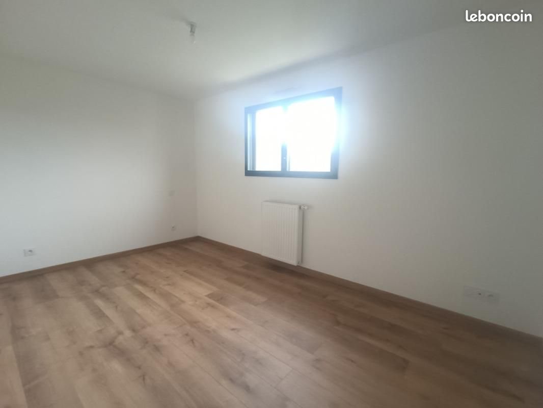 Maison à louer, 104m², Plougoumelen