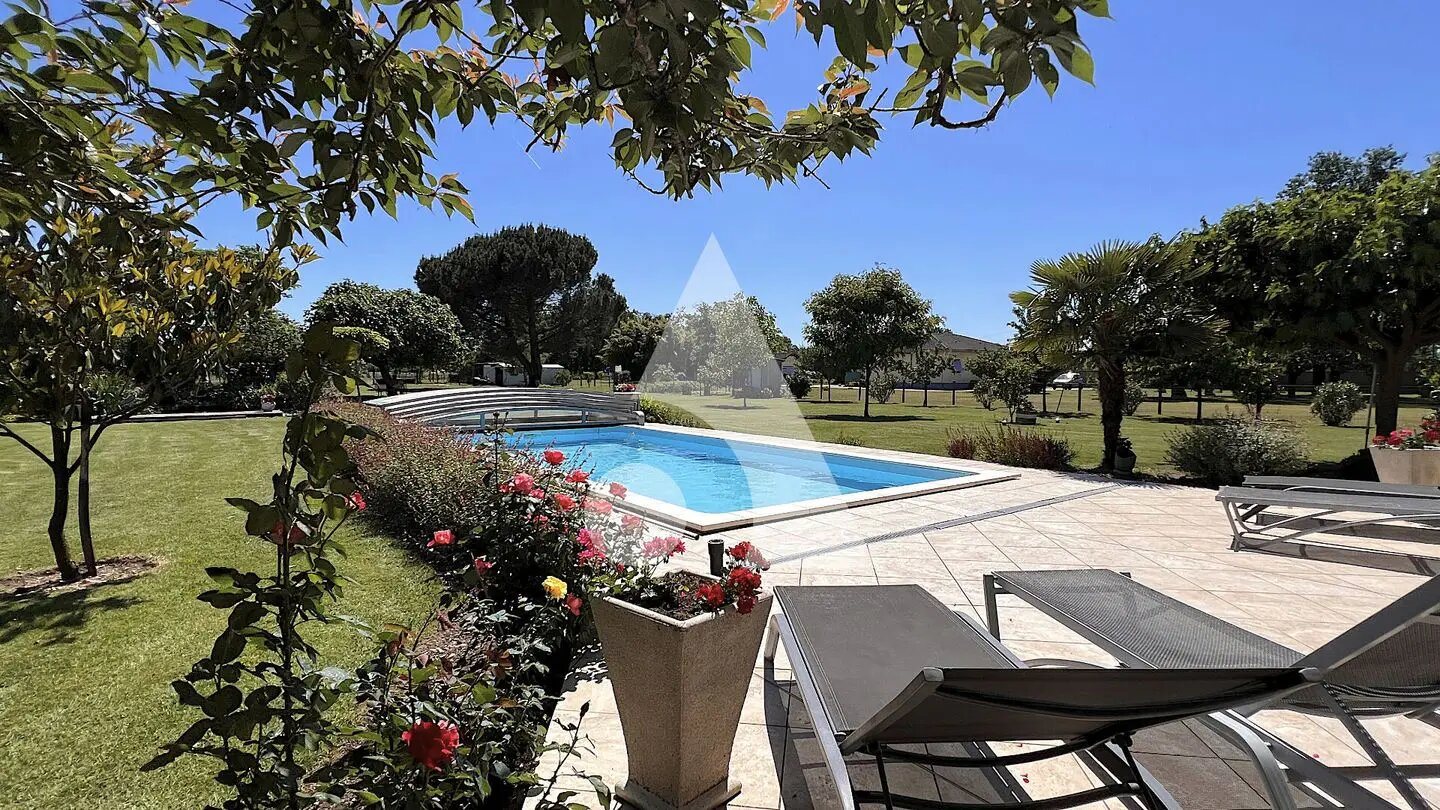 Maison à vendre, 215m², Saint-Médard-de-Guizières