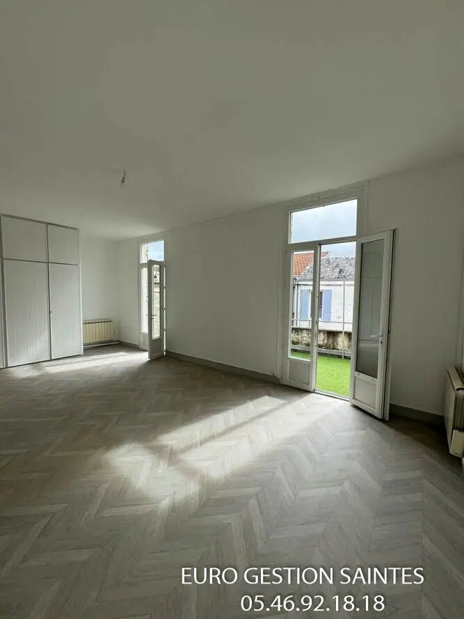 Appartement à louer, 155m², Saintes