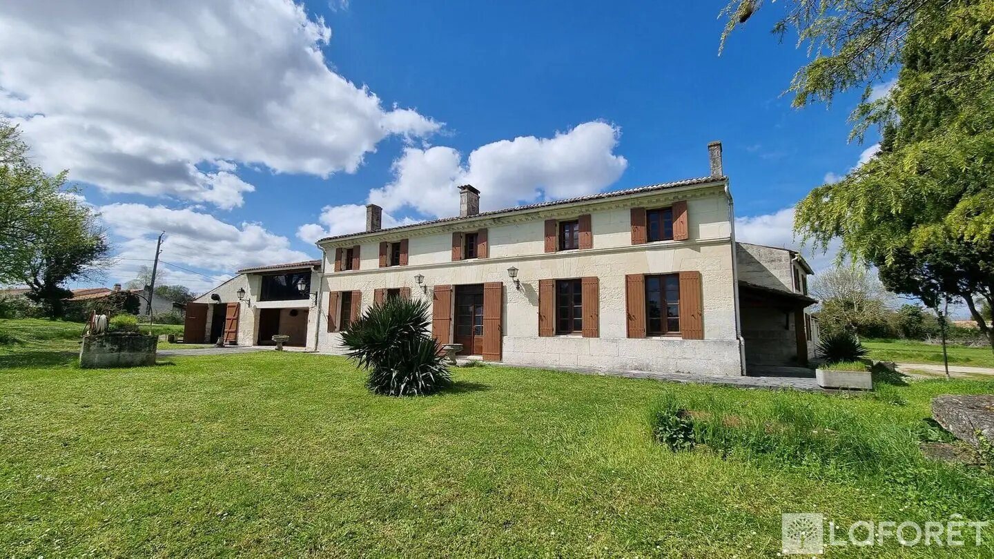 Maison à vendre, 574m², Saintes