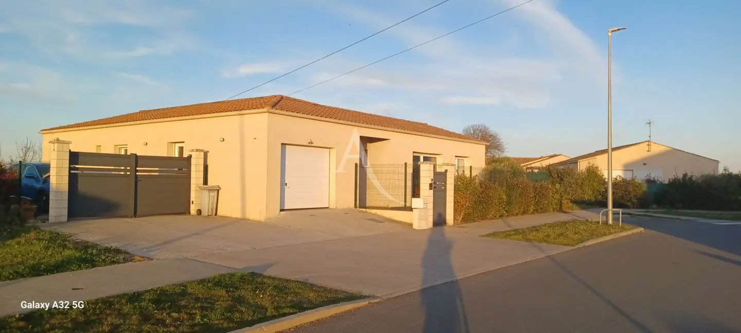 Maison à vendre, 131m², Échillais
