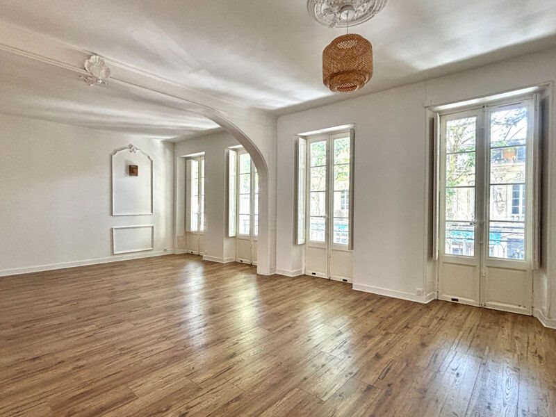 Appartement à louer, 104m², Saintes