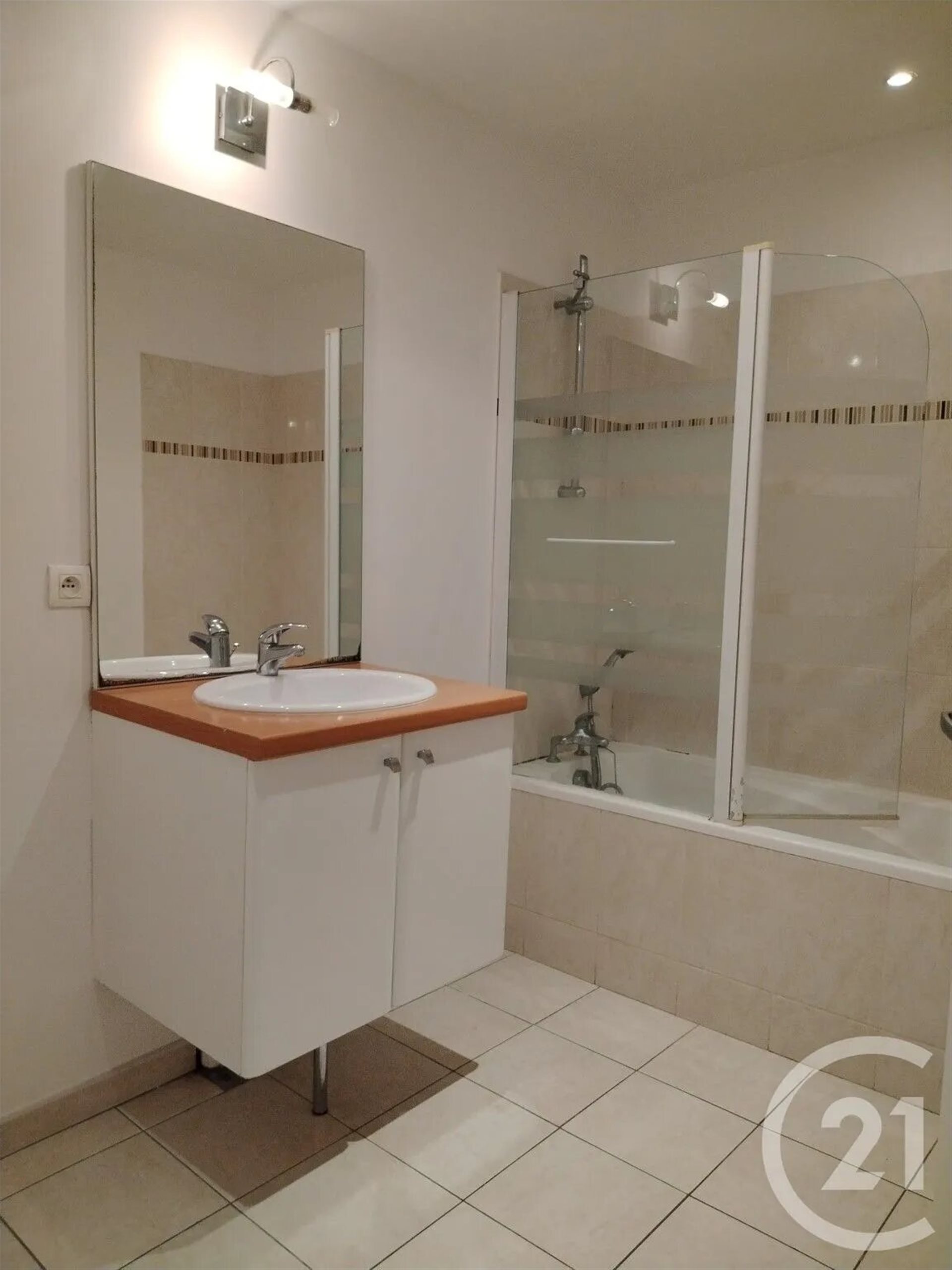 Appartement à louer, 73m², Saintes