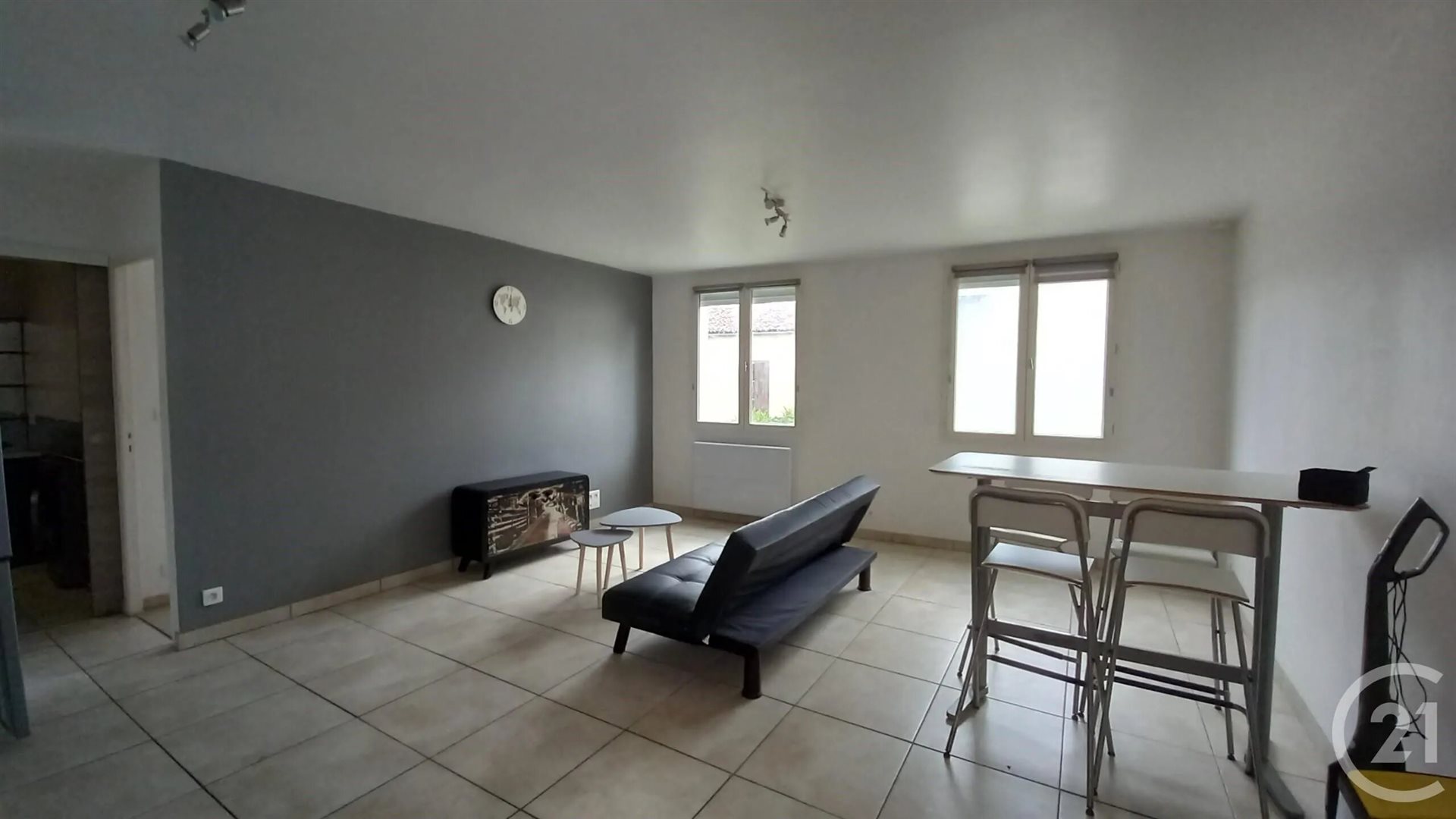 Appartement à louer, 43m², Saintes