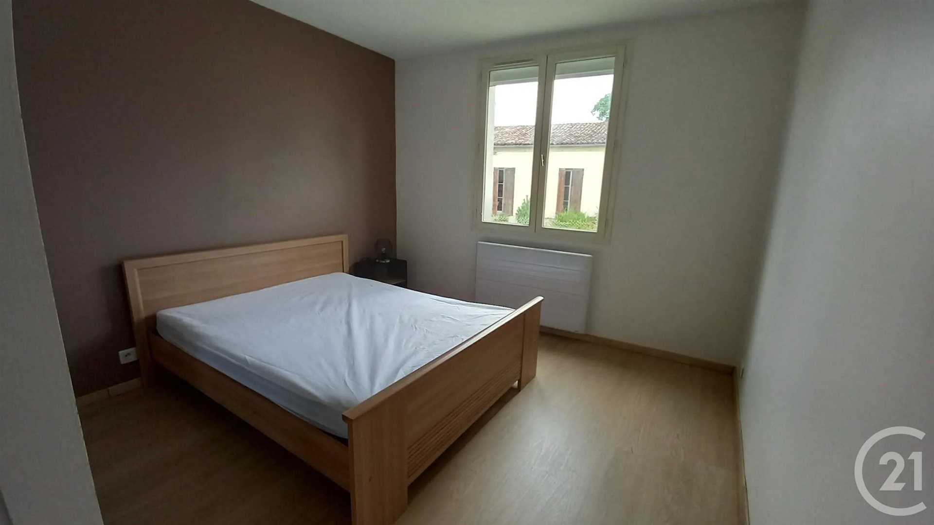 Appartement à louer, 43m², Saintes