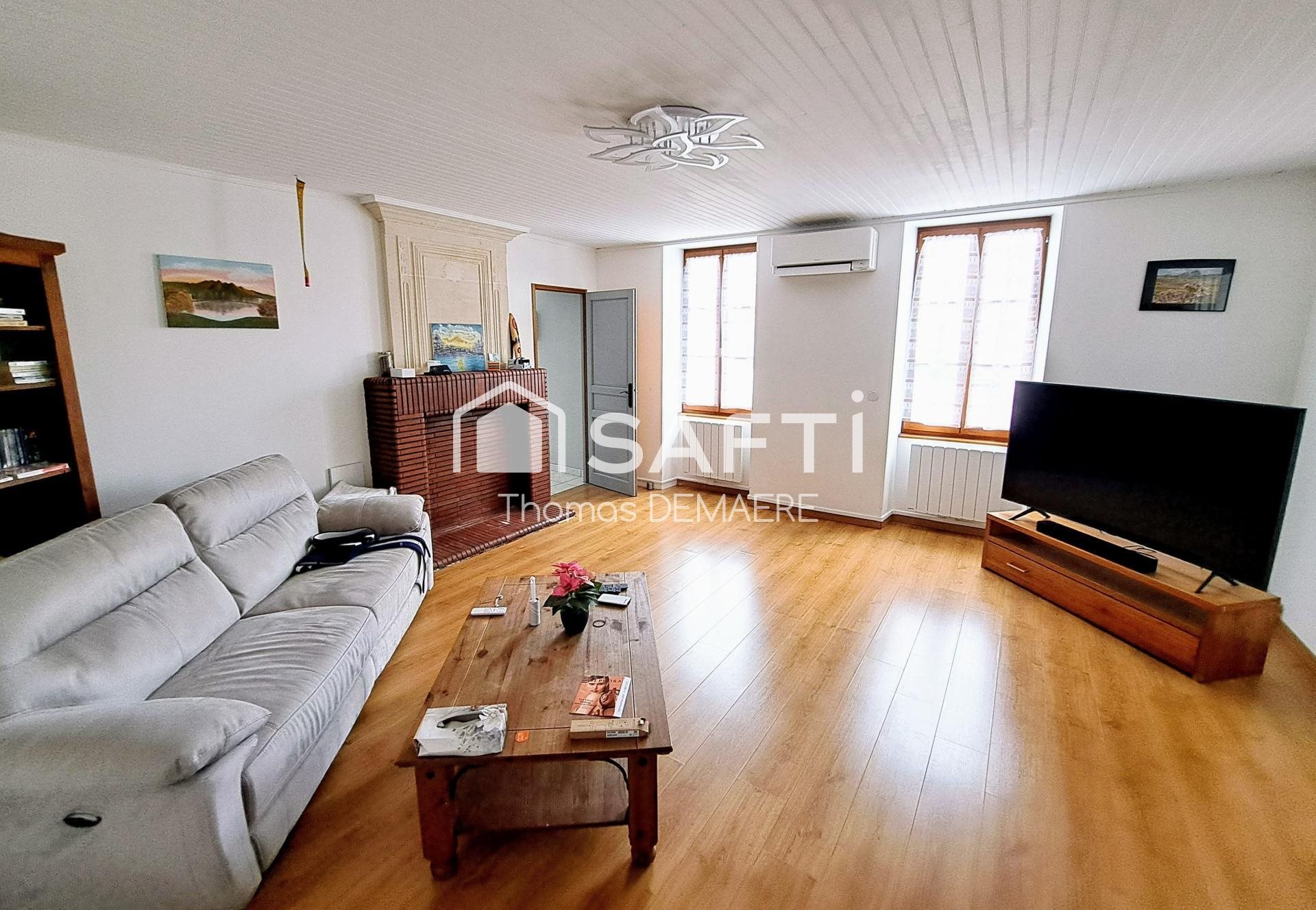 Maison à vendre, 222m², Bussac-Forêt