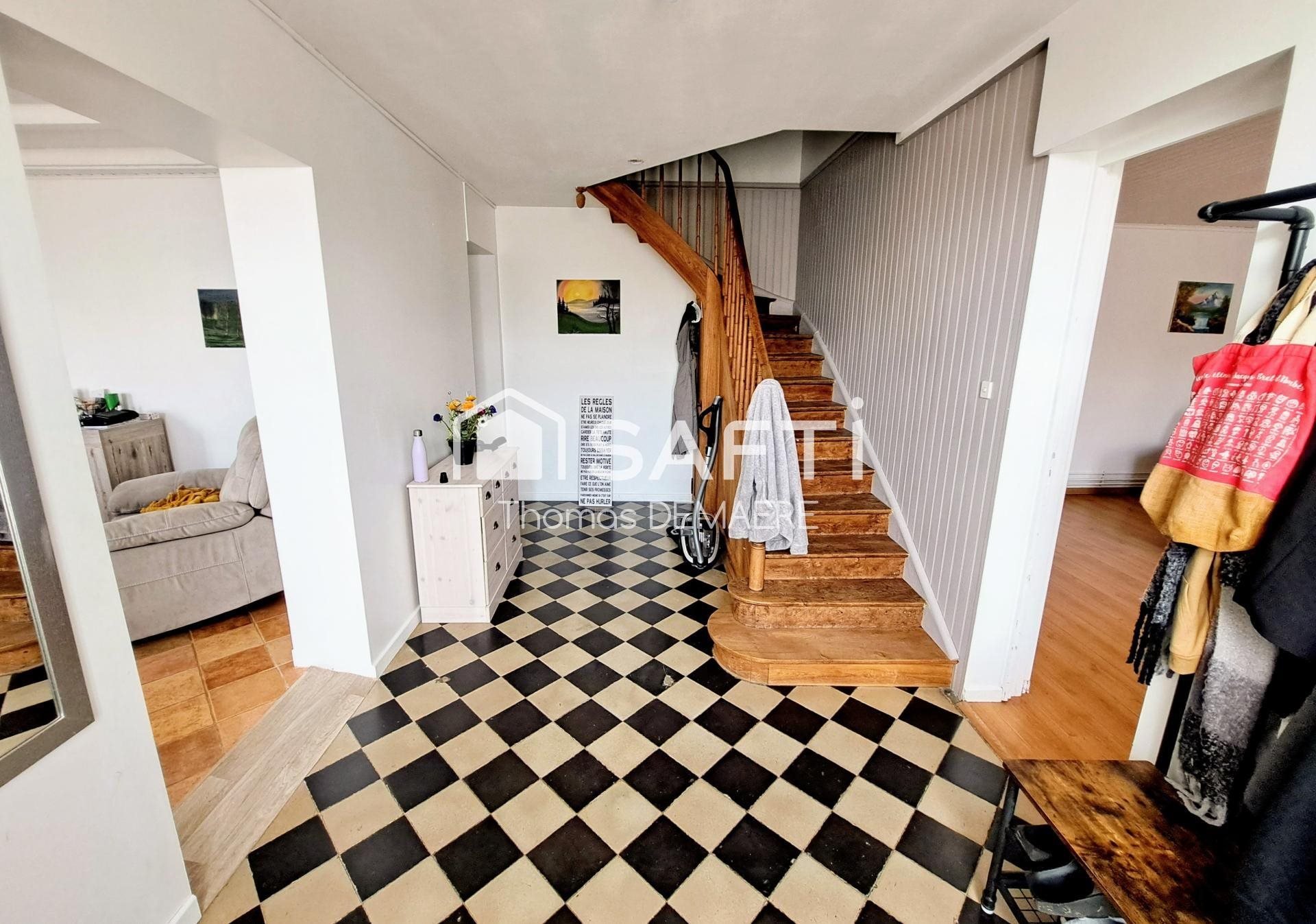 Maison à vendre, 222m², Bussac-Forêt
