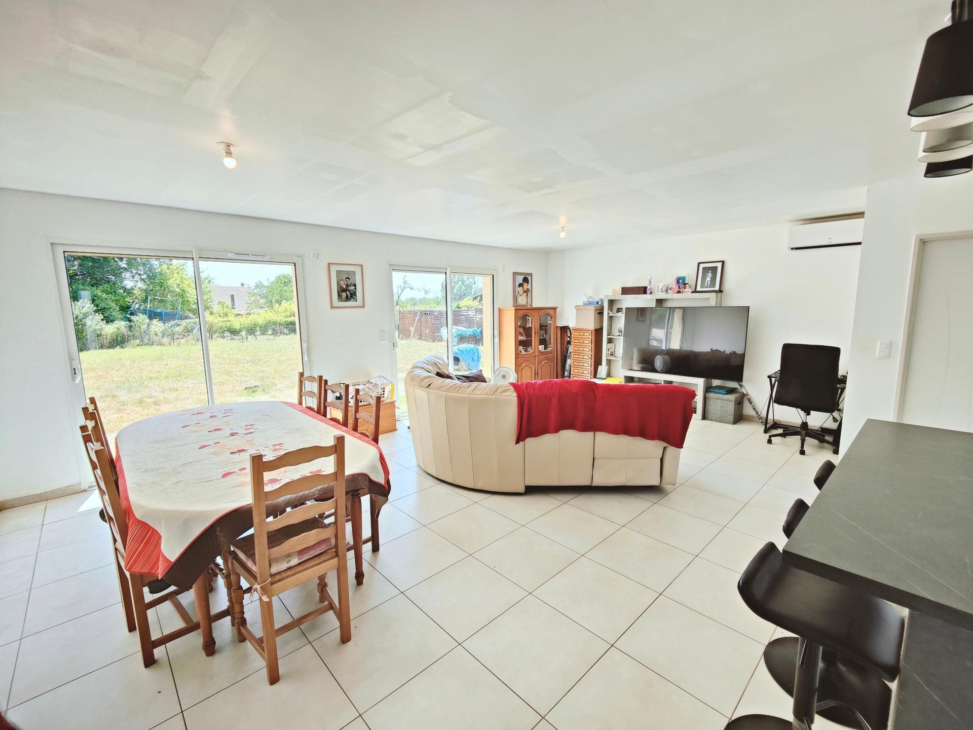 Maison à vendre, 101m², Léogeats