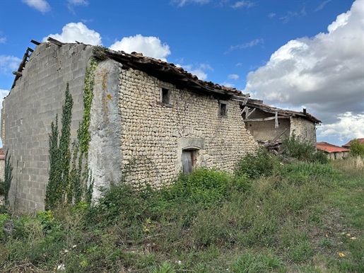 Parking 4 pièces 1 m² · à Salles-Lavalette · 1 m² · 49 000 €