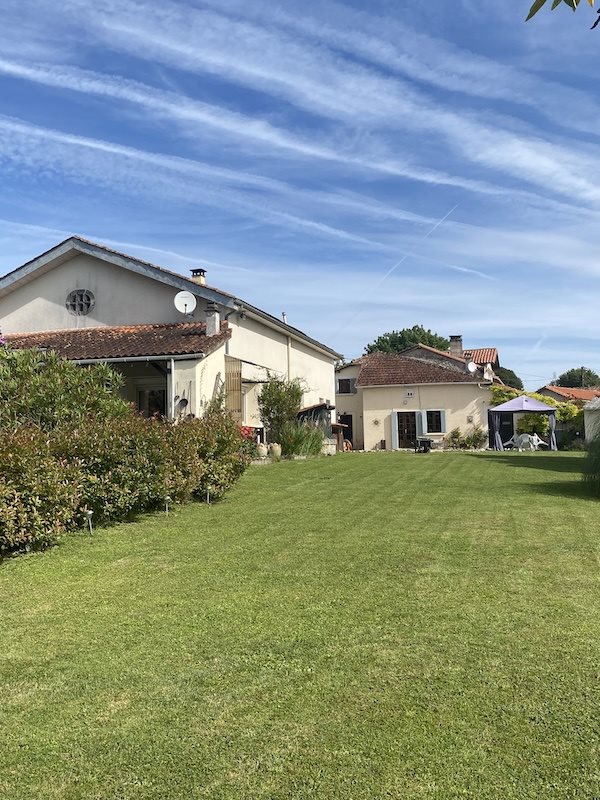 Maison à vendre, 240m², Brie-sous-Chalais