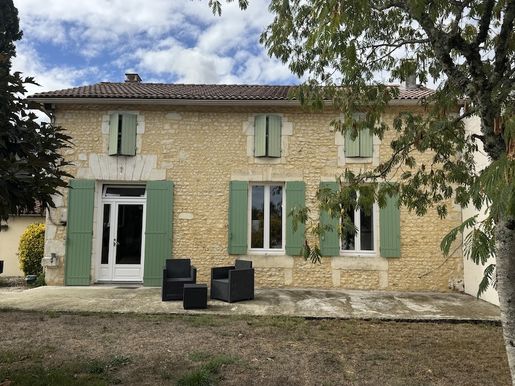 Maison 7 pièces 173 m² · à Chantillac · 173 m² · 267 750 €