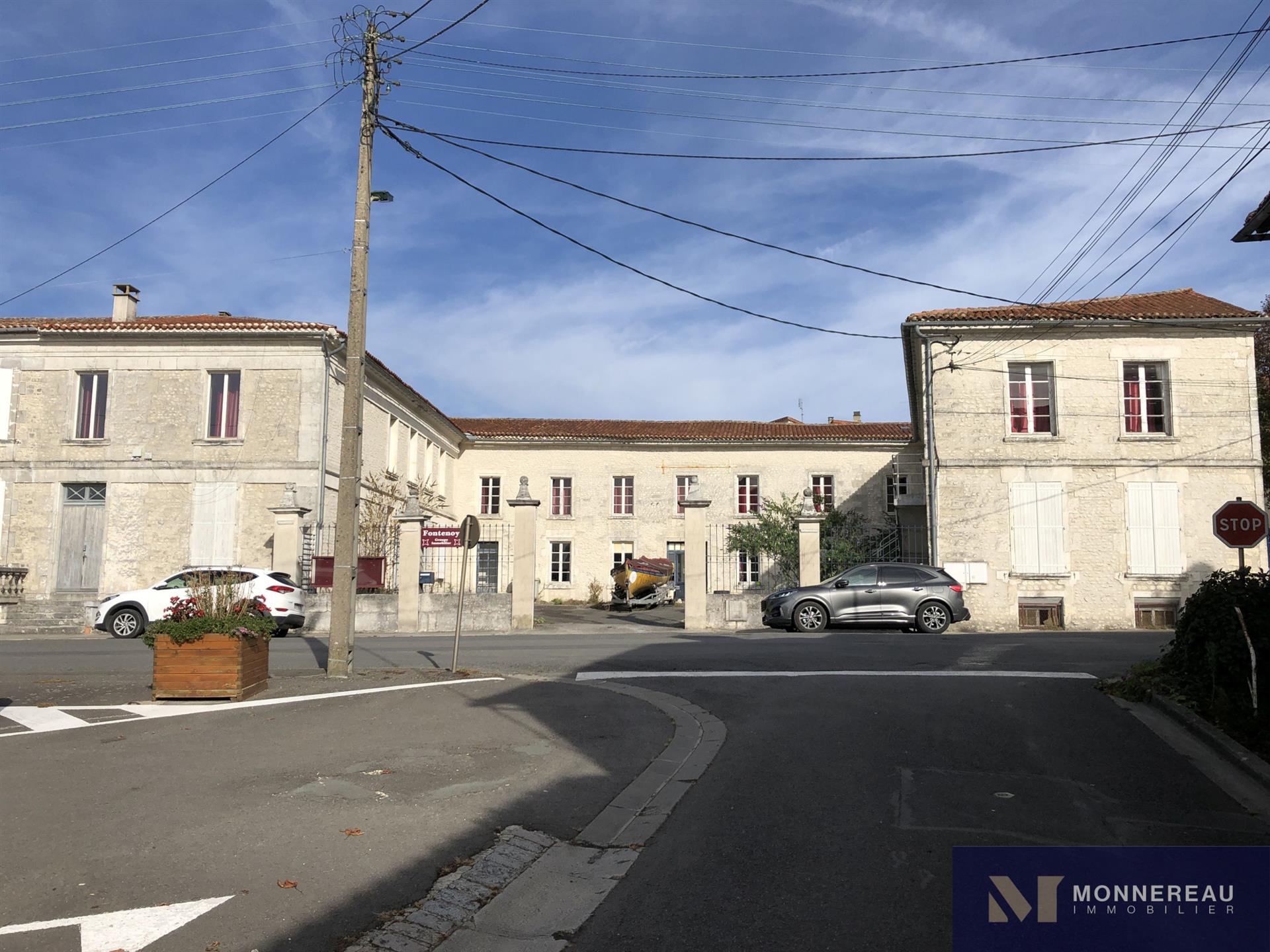 Maison à vendre, 1700m², Barbezieux-Saint-Hilaire