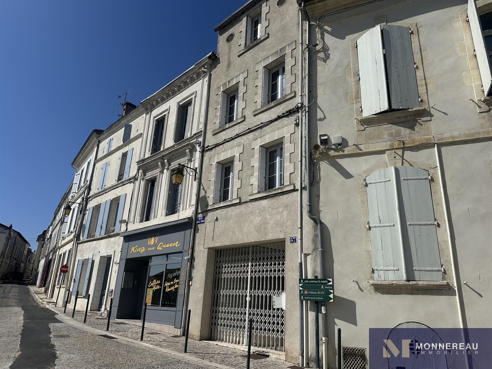 Appartement à vendre, 205m², Barbezieux-Saint-Hilaire