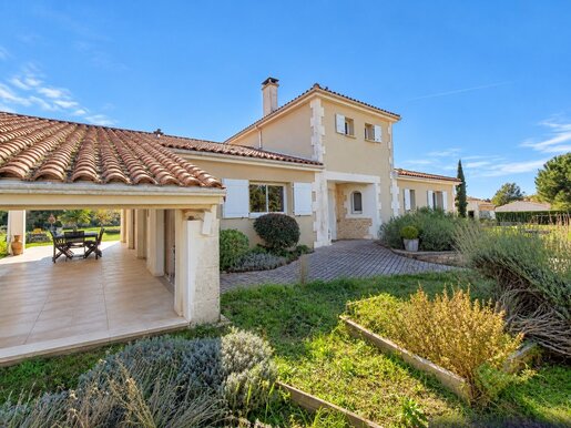 Maison 9 pièces 237 m² · à Touvérac · 237 m² · 397 950 €