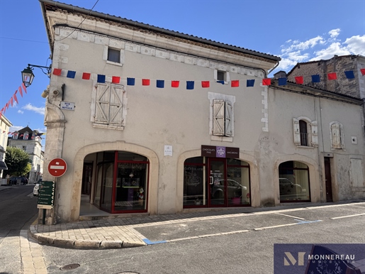 Immeuble 8 pièces 210 m² · à Barbezieux-Saint-Hilaire · 210 m² · 200 000 €