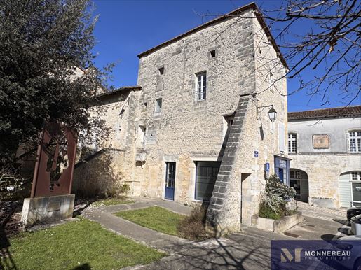 Immeuble 2 pièces 200 m² · à Barbezieux-Saint-Hilaire · 200 m² · 340 000 €