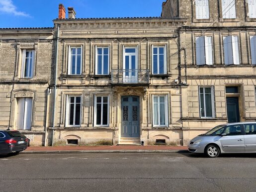 Maison 6 pièces 300 m² · à Cognac · 300 m² · 378 250 €