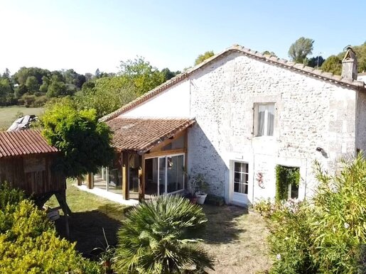 Maison 5 pièces 165 m² · à Rougnac · 165 m² · 134 900 €