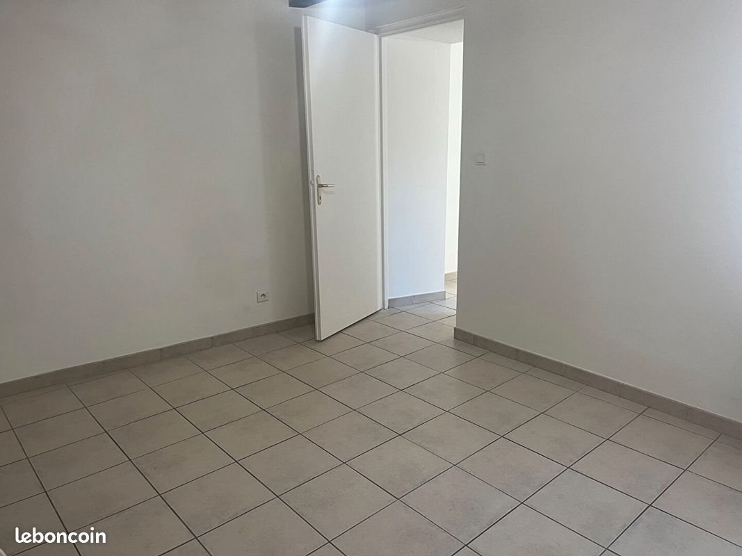 Appartement à louer, 25m², Istres